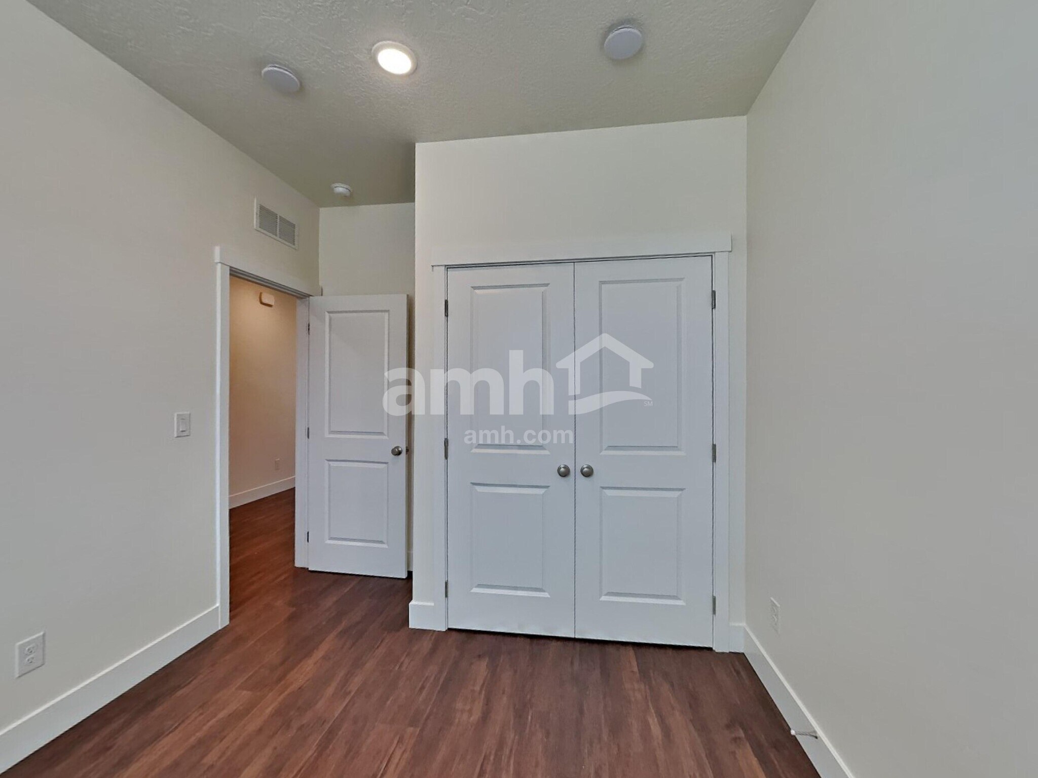 Building Photo - 3087 N Vigo Ave