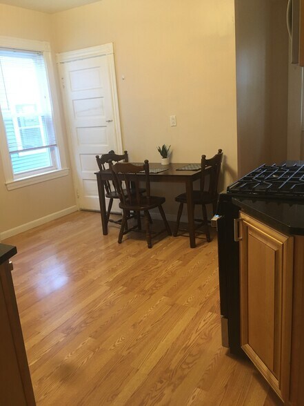 Primary Photo - 32 Raven St