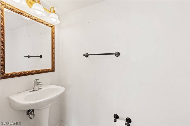 Building Photo - 312 Lenz Ave