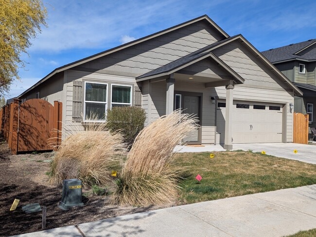 Building Photo - 3667 SW Pumice Stone Ave