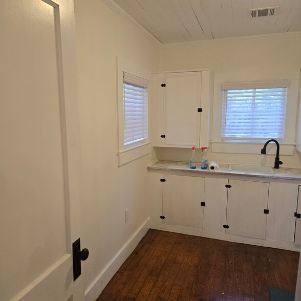 Building Photo - 206 Roosevelt St