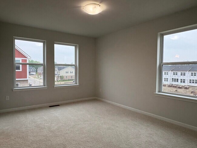 Building Photo - 4875 Ludlow Ln