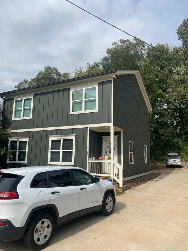 Four Bedroom Near Downtown Available for P... 183 Strickland Ave