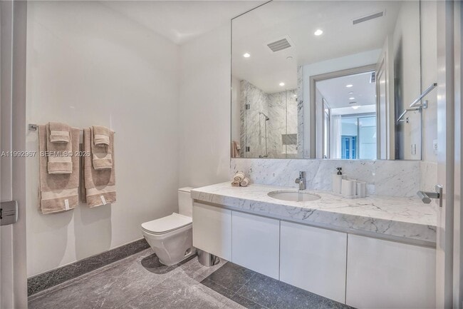 Building Photo - 17901 Collins Ave