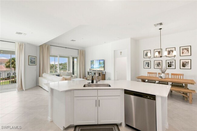 Building Photo - 12050 Santaluz Dr