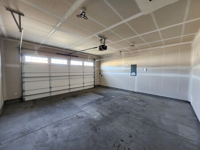 Building Photo - West Richland — your next chapter starts here!