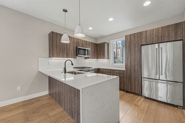 Building Photo - Newer Construction Townhome Available Now!