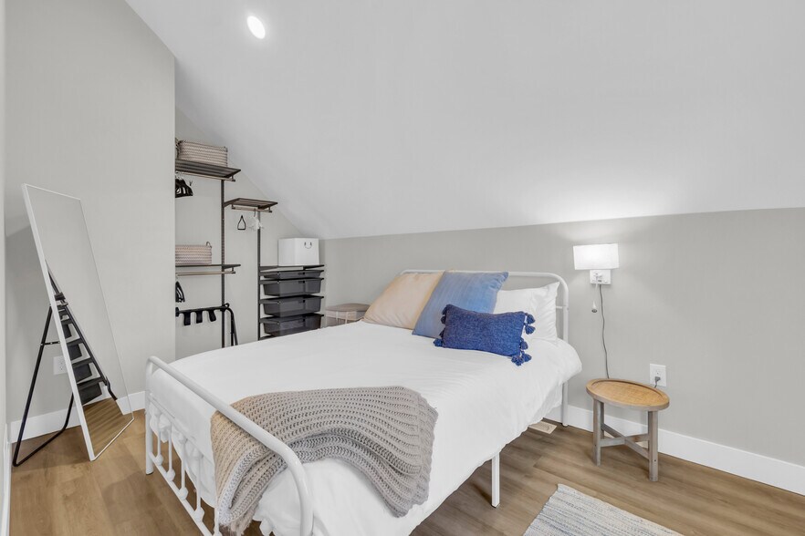 Building Photo - 646 S Lincoln St