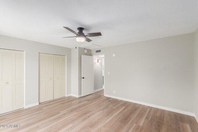 Building Photo - 3037 S Country Club Way