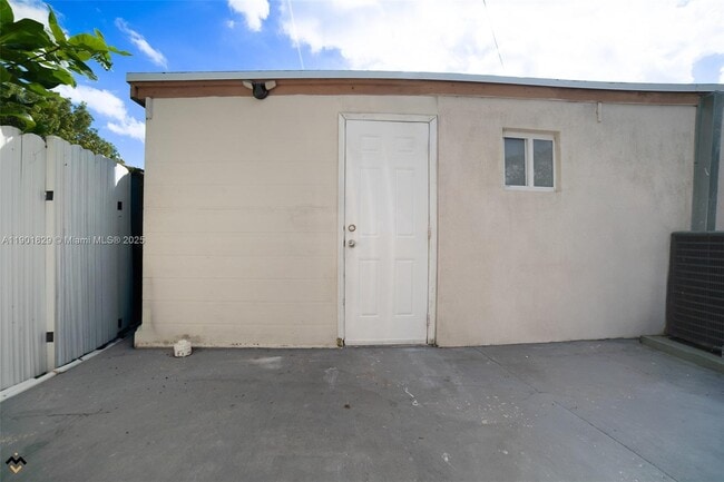 Building Photo - 12615 E Randall Park Dr