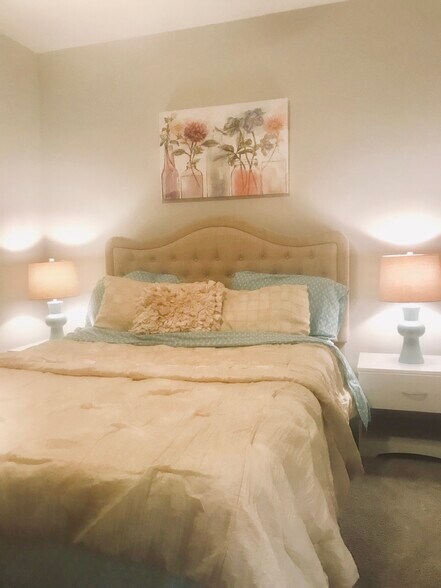 Building Photo - 501 Knights Run Ave