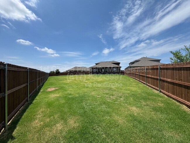 Building Photo - 7948 Oaktown Dr