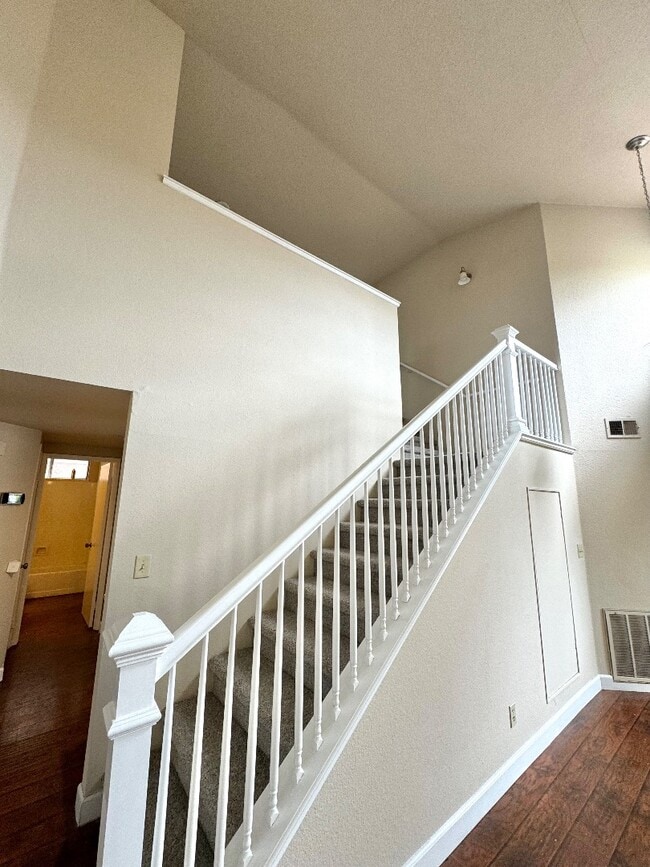 Building Photo - 5024 Rodeo Cir