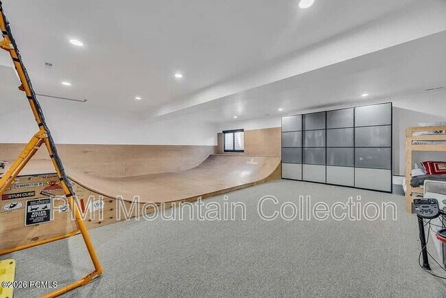 Building Photo - 846 E 270 S