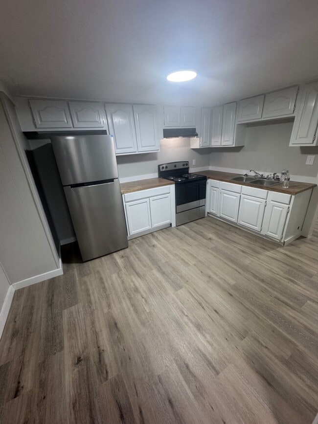 Building Photo - 201 Adams