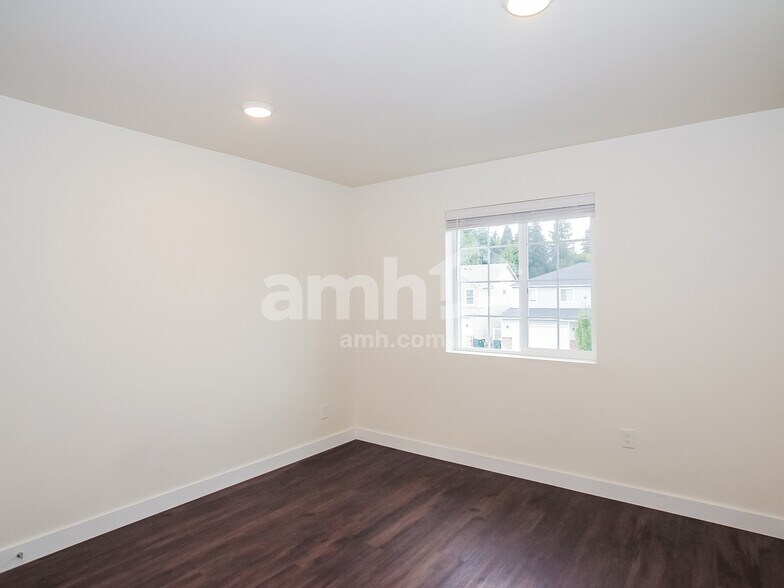 Building Photo - 7724 Verona Lp SW