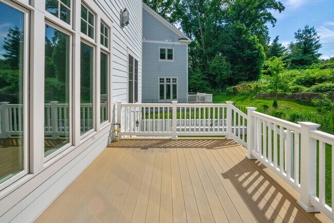 Building Photo - 5 Bed 4.5 Bath - Bethesda Single Family - ...
