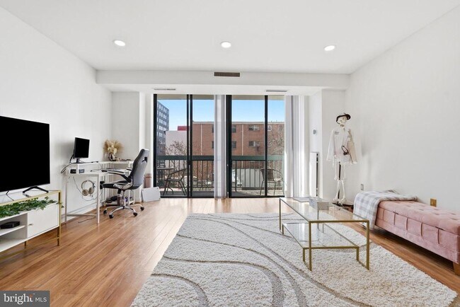 Building Photo - 955 26th St NW