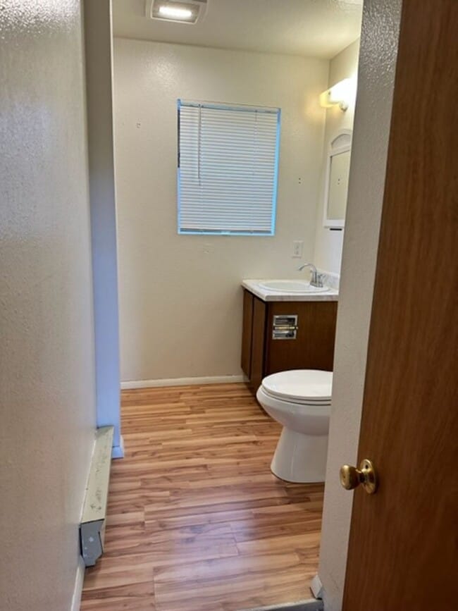 Building Photo - Spacious 6BD 2BA House