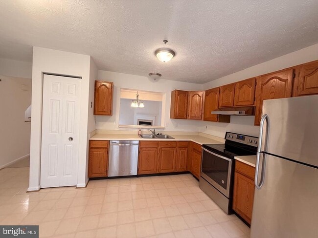 Building Photo - 17901 Cottonwood Terrace