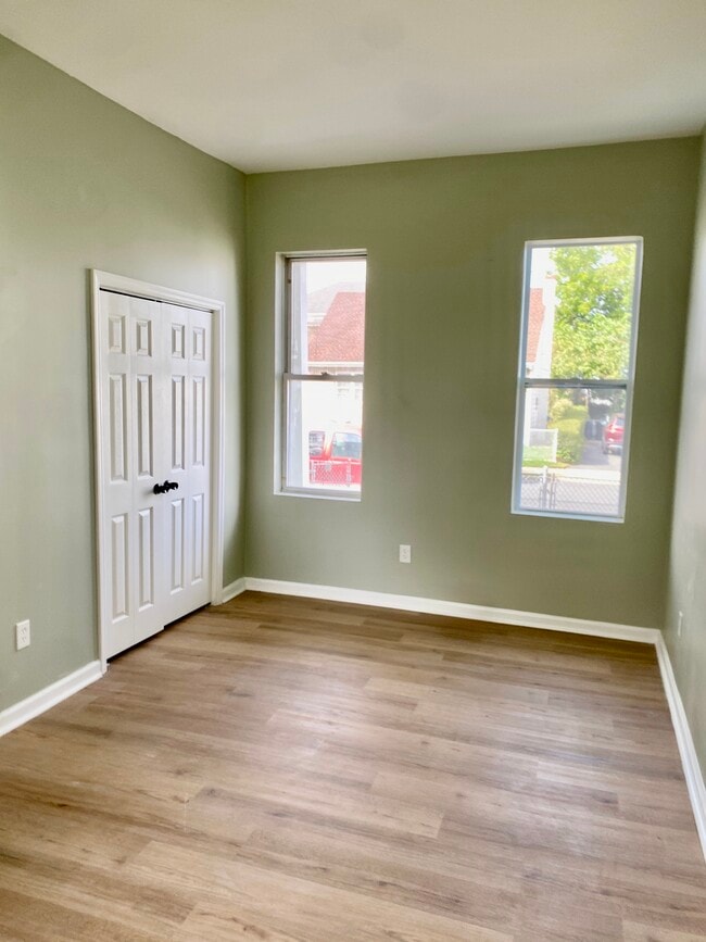 Building Photo - 1126 Deutz Ave