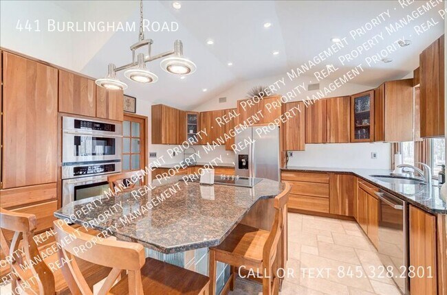 Building Photo - 441 Burlingham Rd