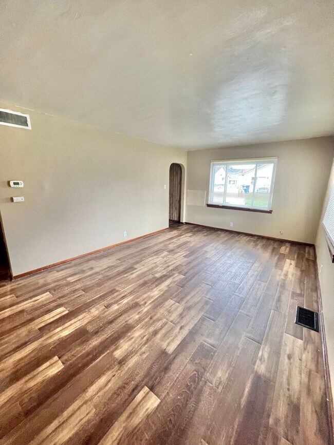 Building Photo - NEW LISTING! 3 Bedroom House!
