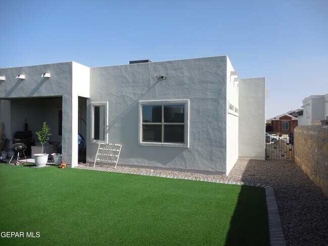 Building Photo - 14549 Tierra Oviedo Ave