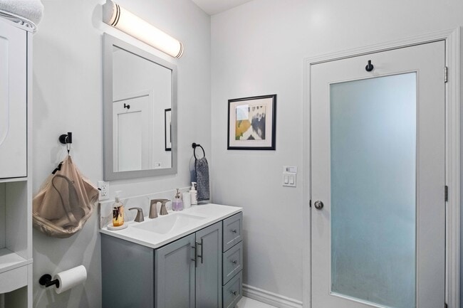 Building Photo - 4007 W 60th St