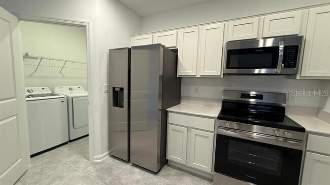 Building Photo - 5762 Gingham Dr