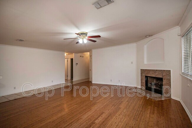 Building Photo - 7127 Still Holw Dr