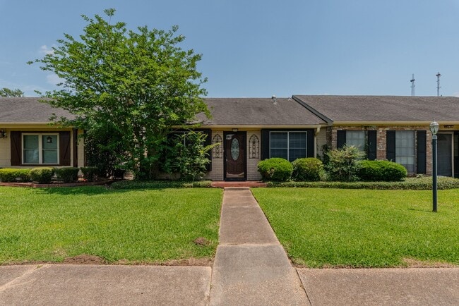 Building Photo - 495 Longmeadow Dr