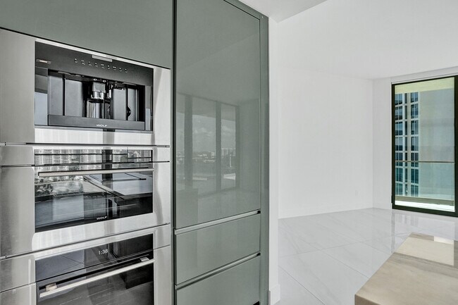 State of the art kitchen - 18975 Collins Ave