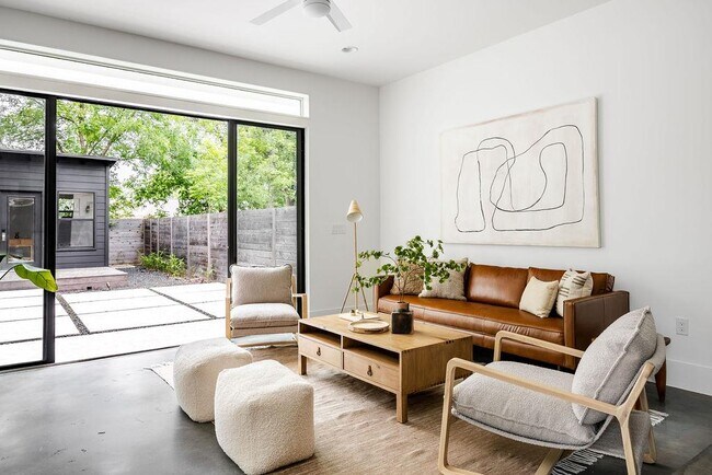 Building Photo - 1811 Justin Ln