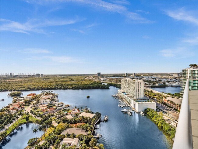 Building Photo - 16500 Collins Ave