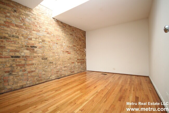 Building Photo - 424 W Belden Ave