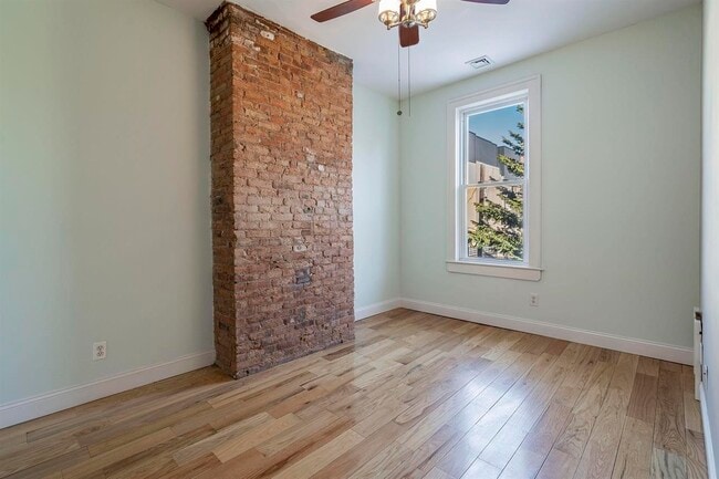 Building Photo - 114A Cottage St