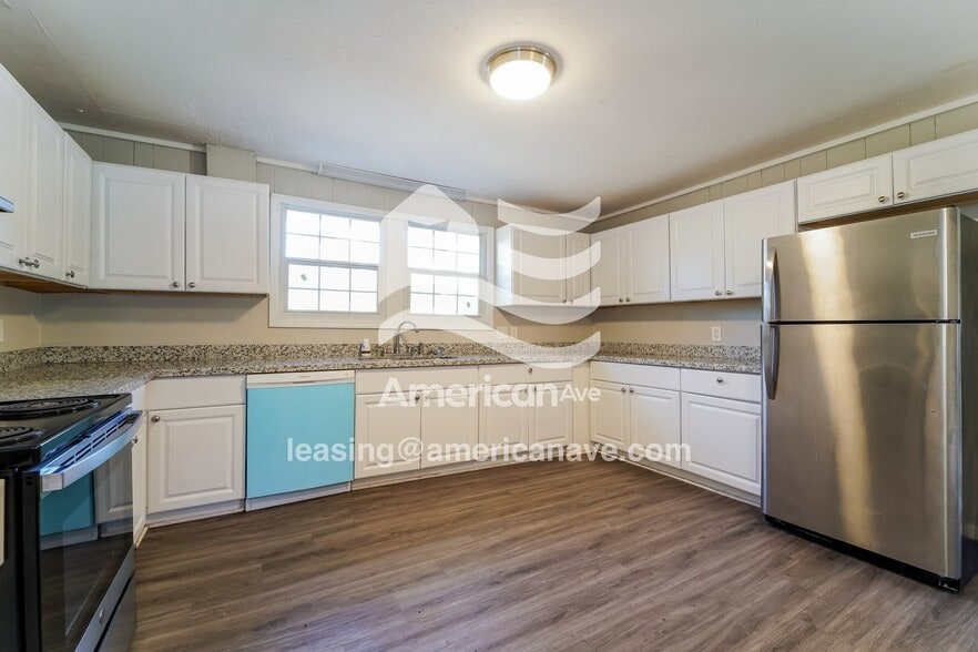 Building Photo - 1217 Foxhill Dr