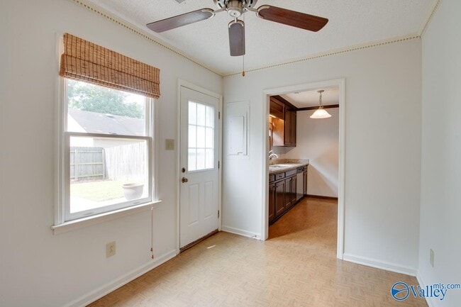Building Photo - 1008 Heatherwood Dr SE