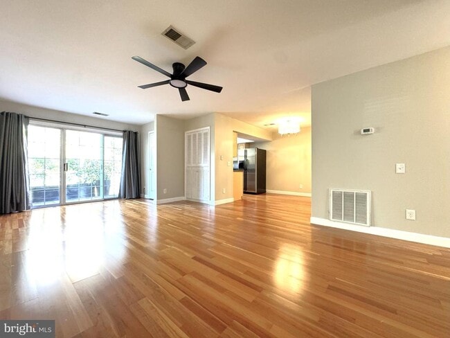 Building Photo - 12012 Golf Ridge Ct