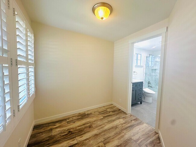 Building Photo - Beautiful 2-story pool home