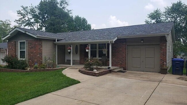 Building Photo - Price Drop! Updated 4 bed 3 bath in Fenton