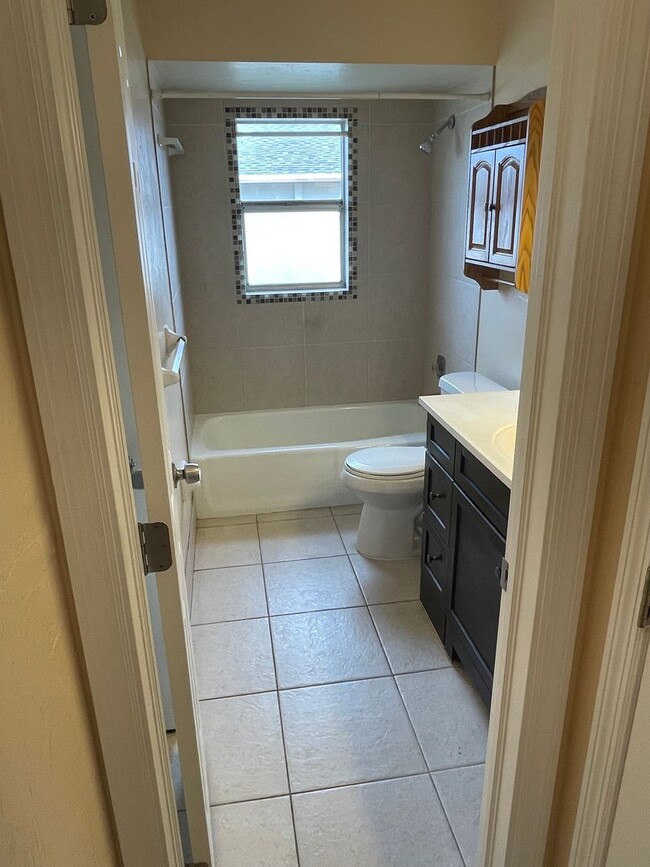 Building Photo - Charming 2-Bedroom, 2-Bathroom Duplex for Rent!