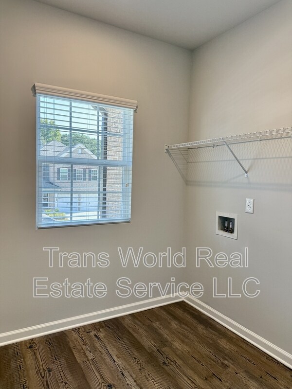 Building Photo - 2090 Ecoland Dr