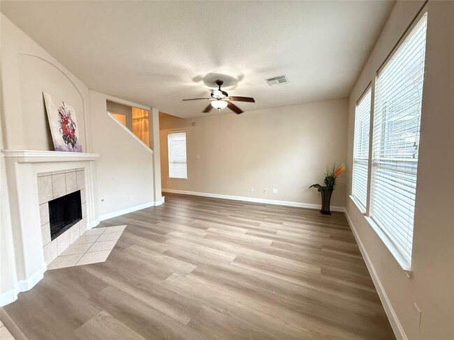 Building Photo - 26430 Richwood Oaks Dr