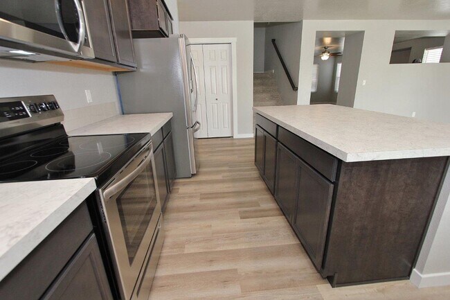 Building Photo - Immaculate & Spacious Home in West Meridian