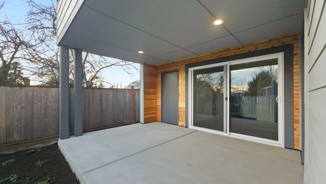 Building Photo - Brand New 3BR Home with Territorial Views