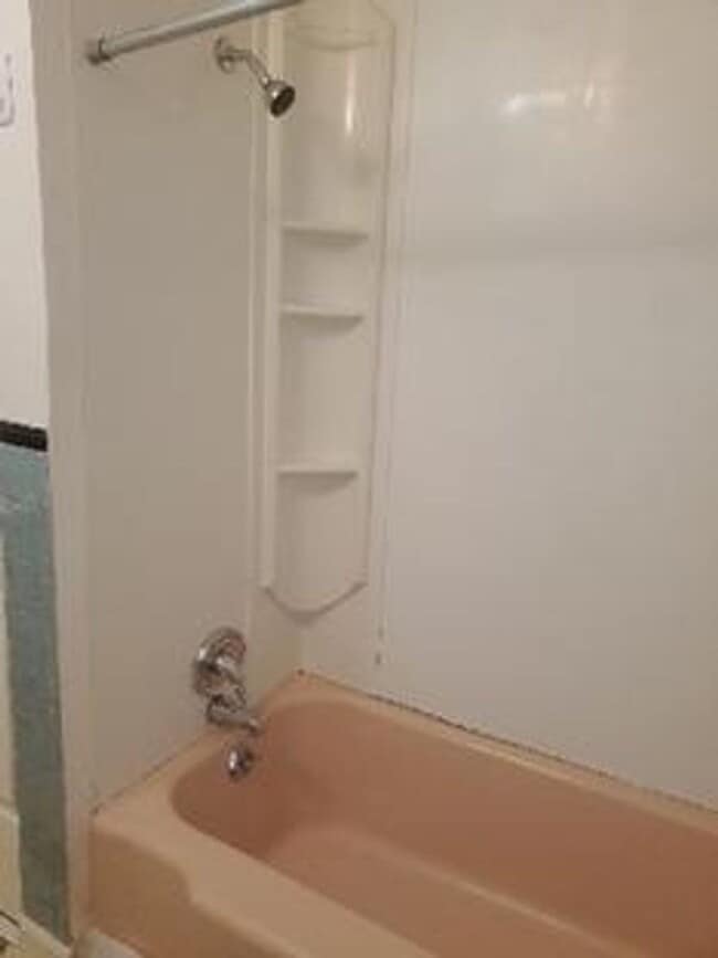 Building Photo - STUDENTS WELCOME! 4 Bed 2 Bath House 1 Block North of CSU