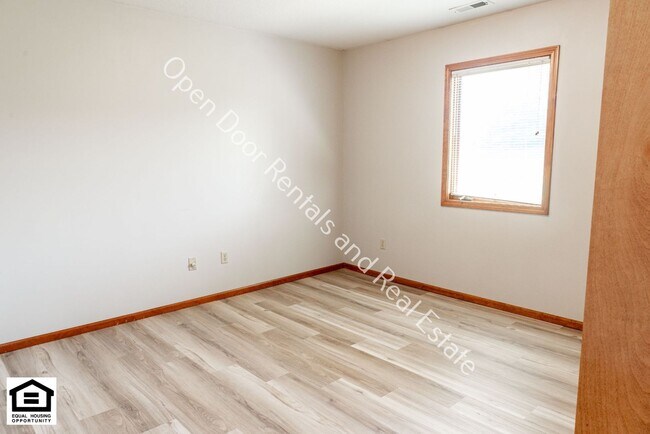 Building Photo - Fort Wayne Rising 1420/1422 Flagstone