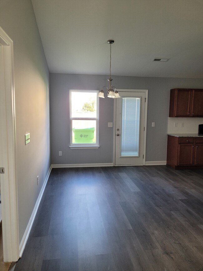 Building Photo - 1657 Extine Ln